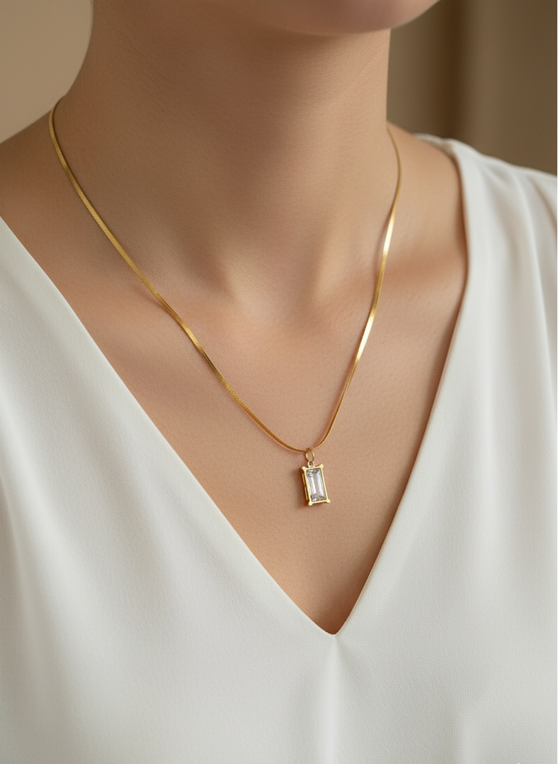 White Bar Pendent Neckchain