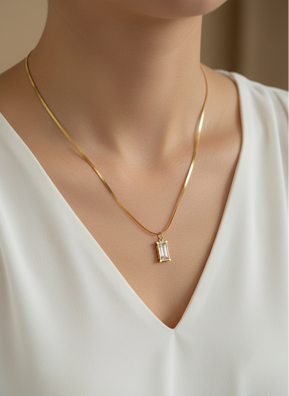 White Bar Pendent Neckchain