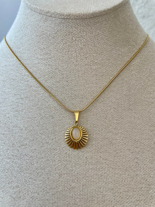 Sunday Pendent Necklace